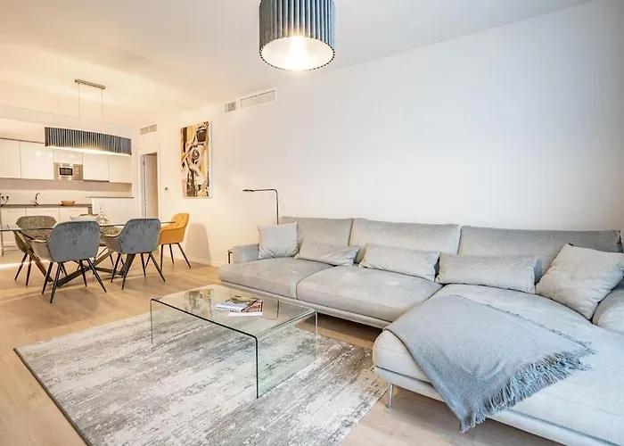 Beautiful Rooftop Pool 3Bed
