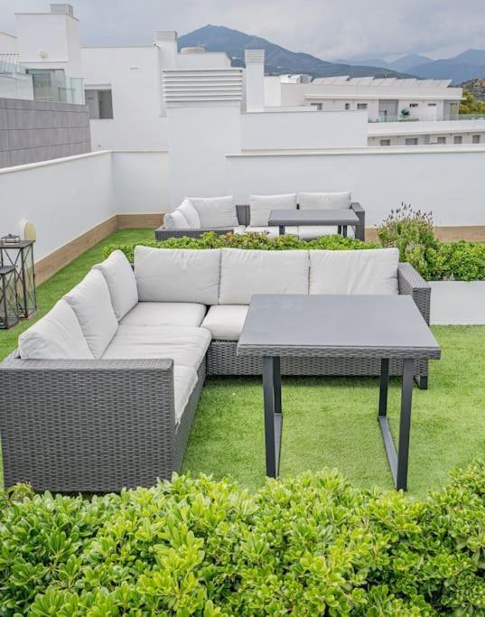 Beautiful Rooftop Pool 3bed