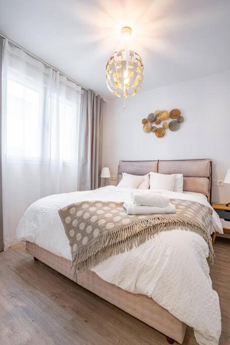 Beautiful Rooftop Pool 3bed Apartment *